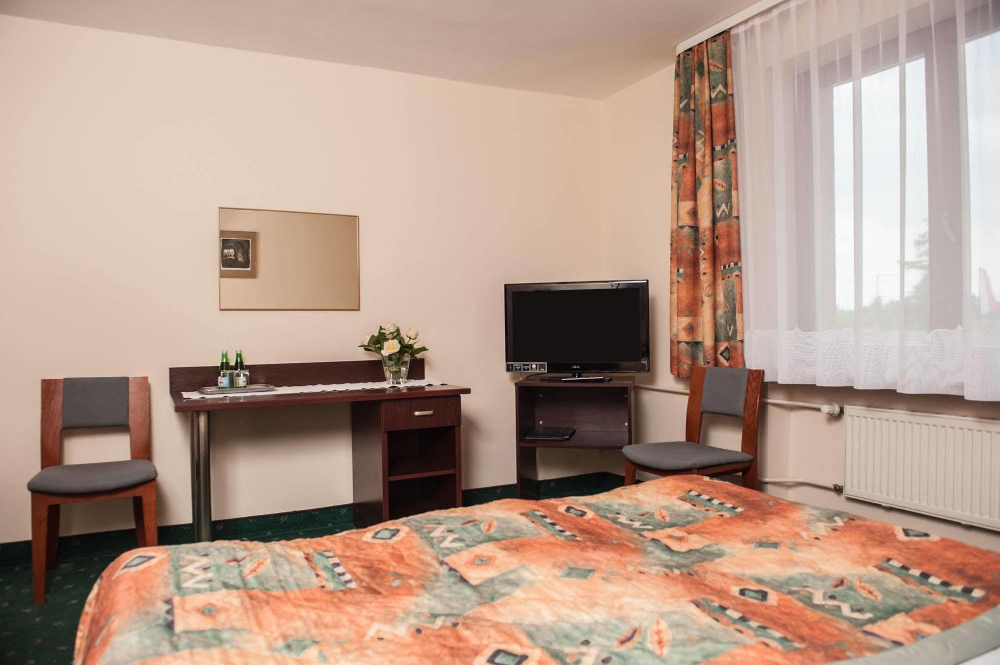 Parkhotel Economic Wielka Wies  Экстерьер фото